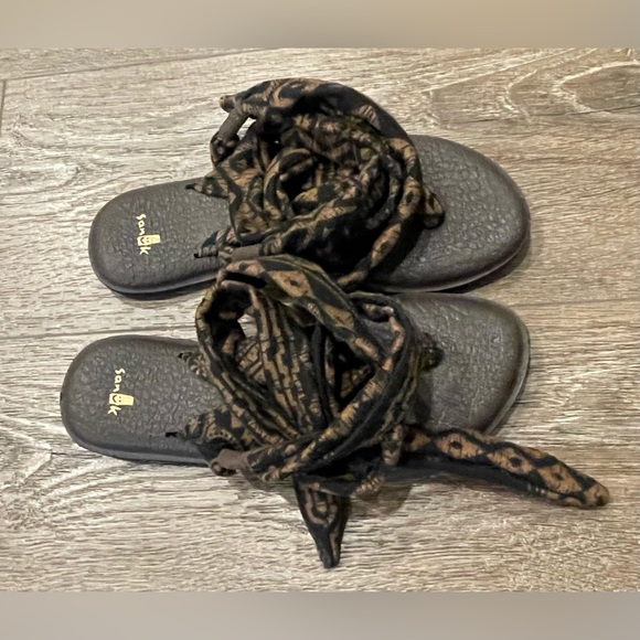 Sanuk Geometric Sling Up Yoga Sandals - Picture 1 of 5